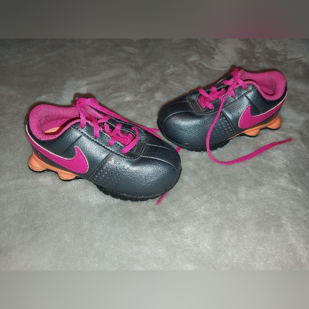Size 6c toddler shox